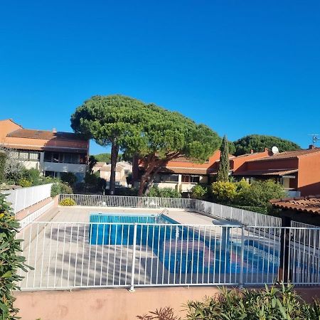 Charmant Studio Lumineux Avec Piscine Фрежюс Экстерьер фото