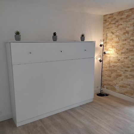 Charmant Studio Lumineux Avec Piscine Фрежюс Экстерьер фото