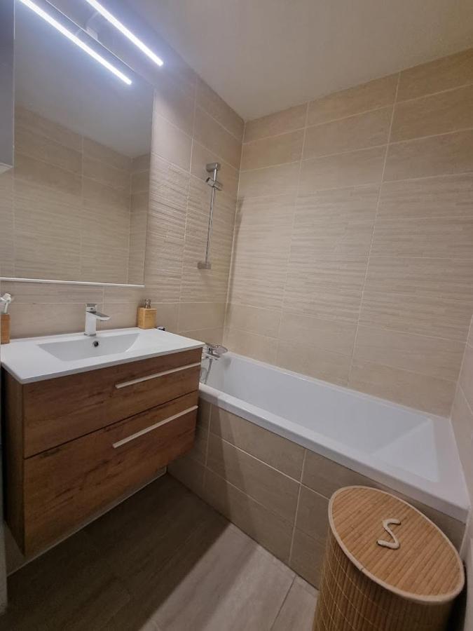 Charmant Studio Lumineux Avec Piscine Фрежюс Экстерьер фото