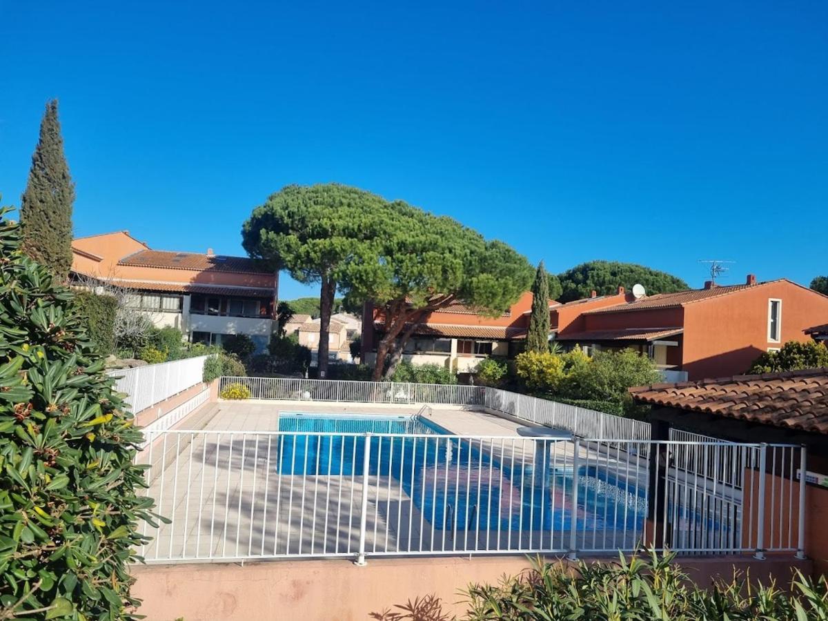Charmant Studio Lumineux Avec Piscine Фрежюс Экстерьер фото